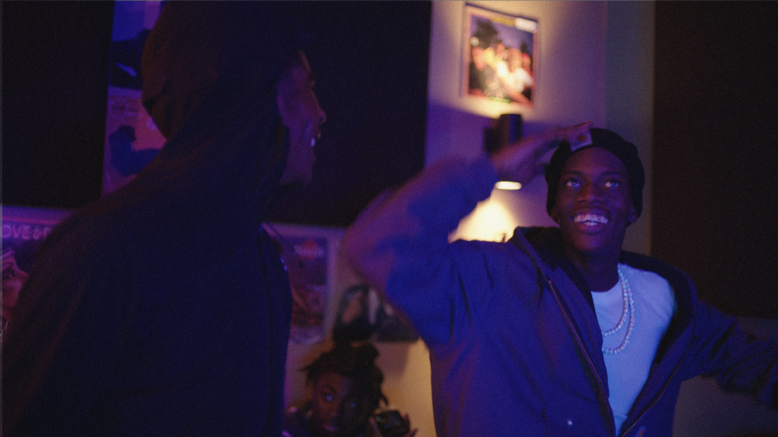 A007C016_2512039O.00_12_51_06.Still002.00_00_09_23.Still003